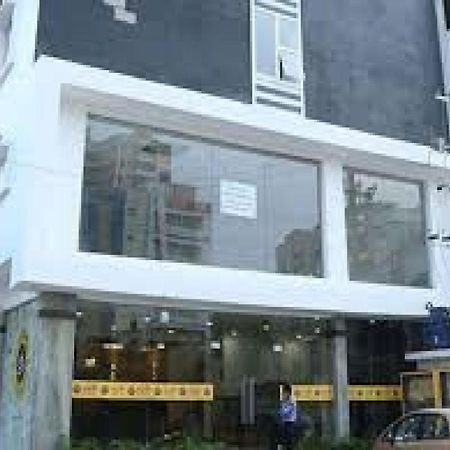 La Riviera Suites Madhapur ハイデラバード エクステリア 写真