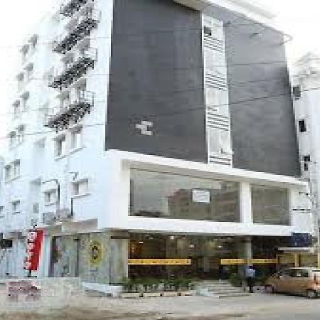 La Riviera Suites Madhapur ハイデラバード エクステリア 写真