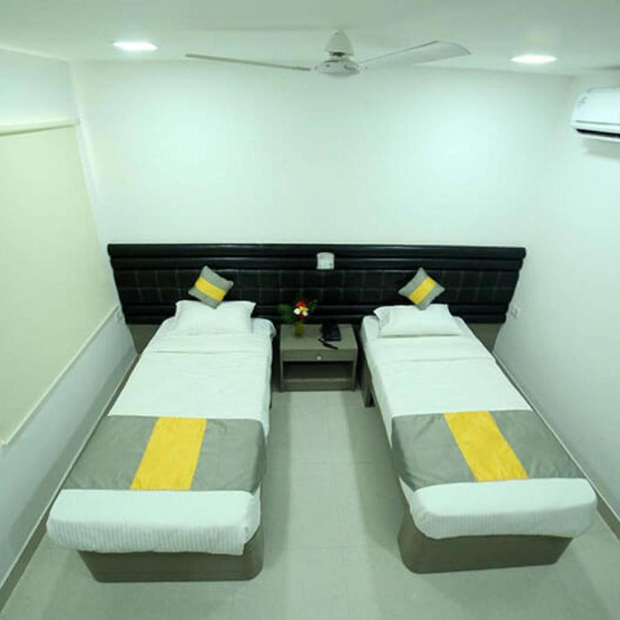 La Riviera Suites Madhapur ハイデラバード エクステリア 写真