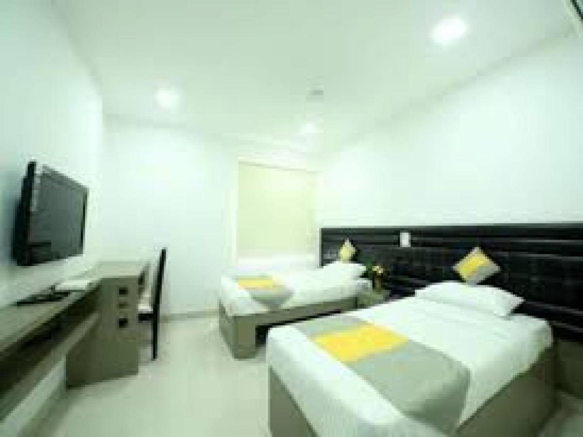 La Riviera Suites Madhapur ハイデラバード エクステリア 写真