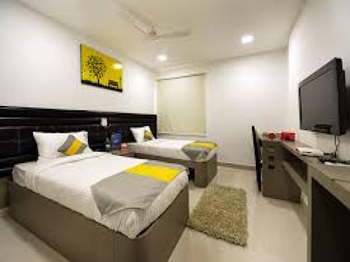 La Riviera Suites Madhapur ハイデラバード エクステリア 写真