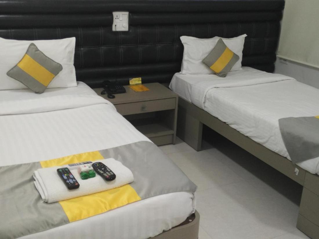 La Riviera Suites Madhapur ハイデラバード エクステリア 写真
