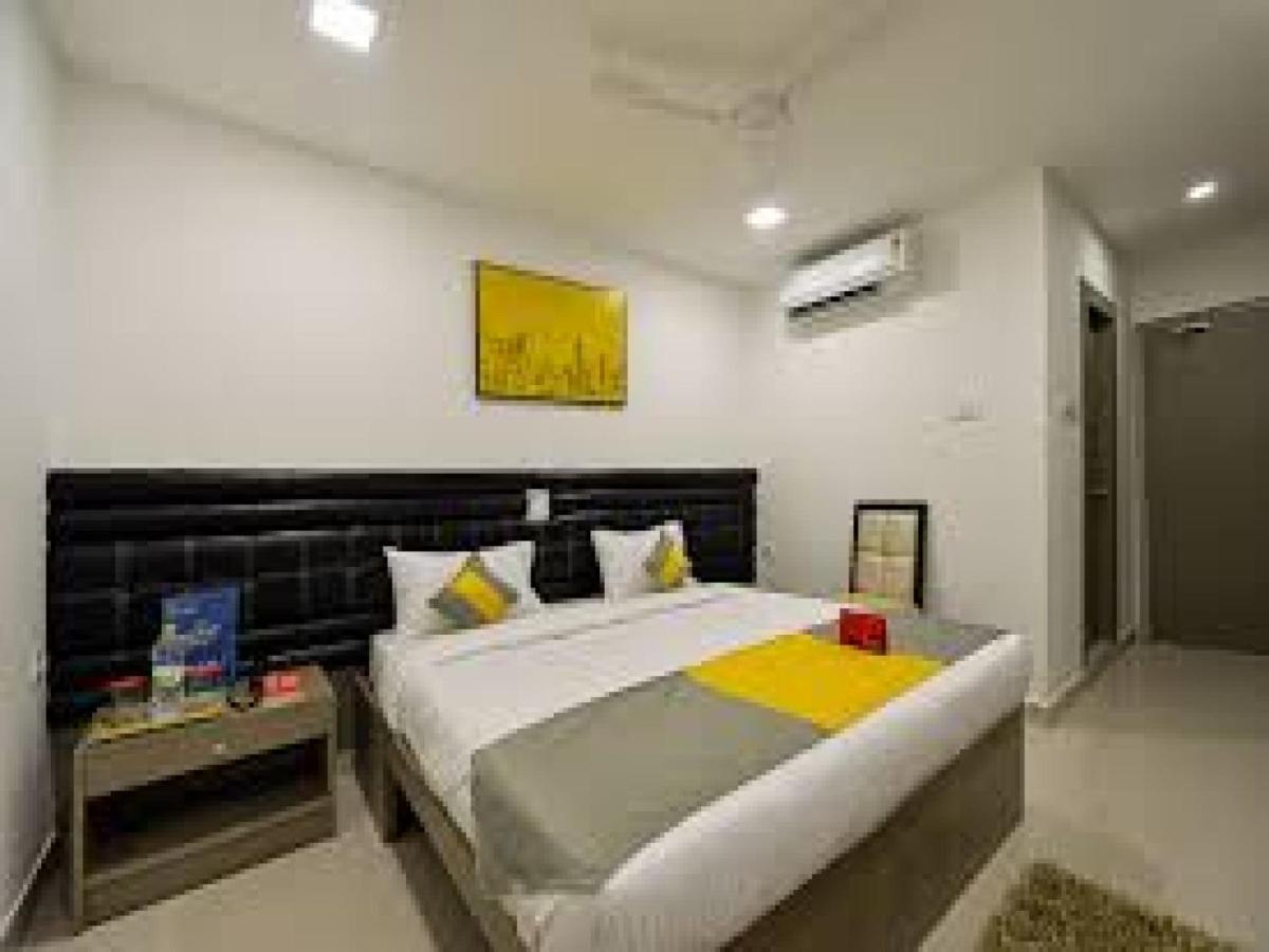 La Riviera Suites Madhapur ハイデラバード エクステリア 写真