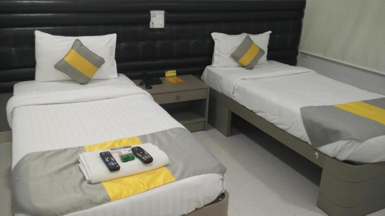 La Riviera Suites Madhapur ハイデラバード エクステリア 写真