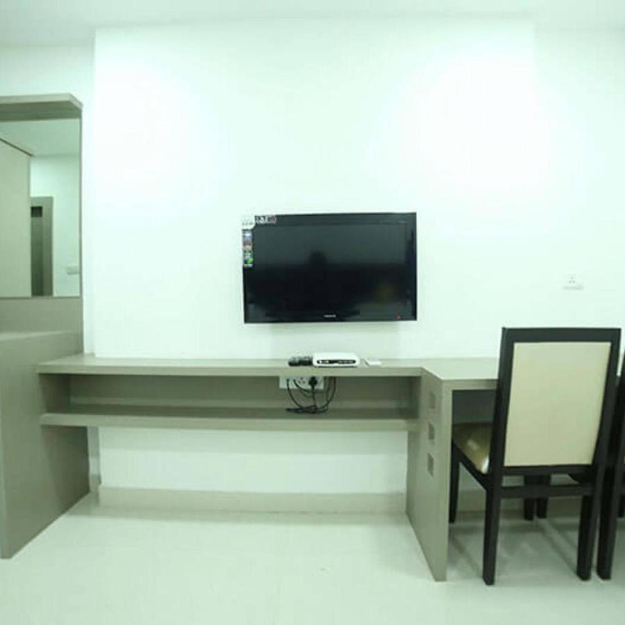 La Riviera Suites Madhapur ハイデラバード エクステリア 写真