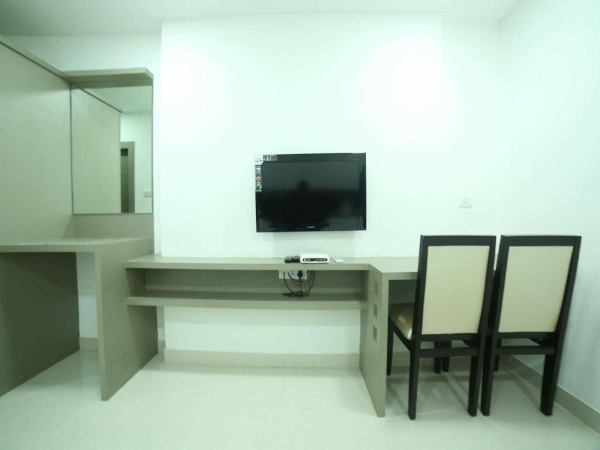 La Riviera Suites Madhapur ハイデラバード エクステリア 写真